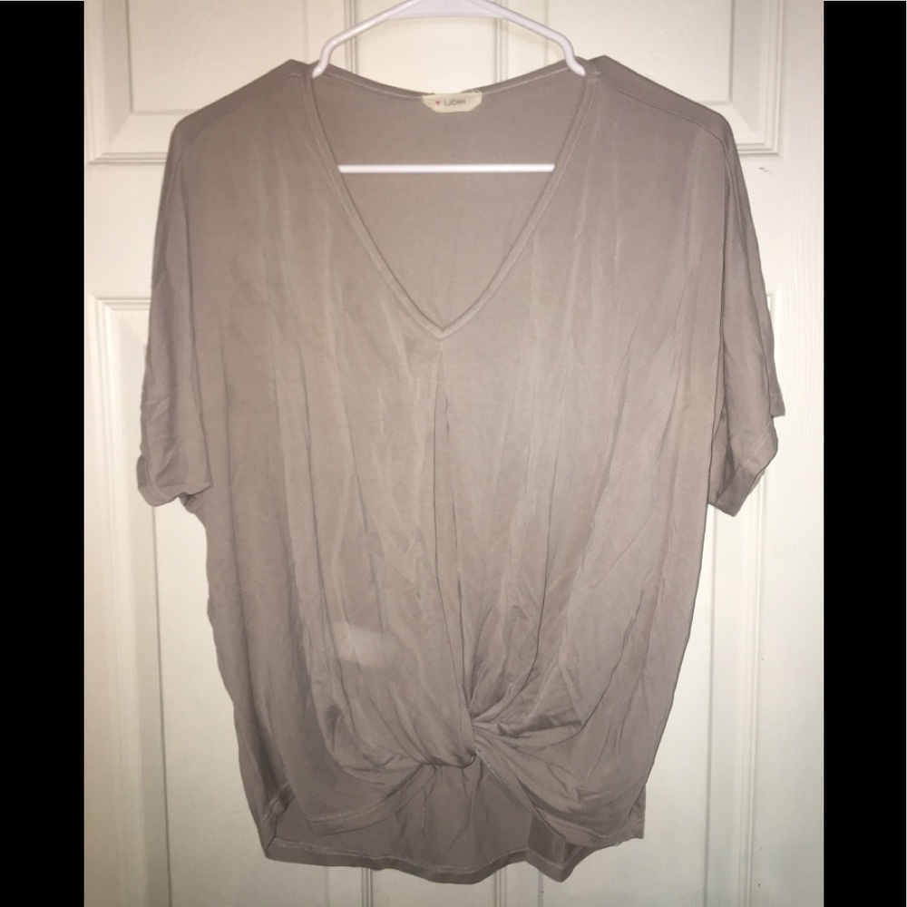 Ladie’s top ~ Comfy and stretchy.